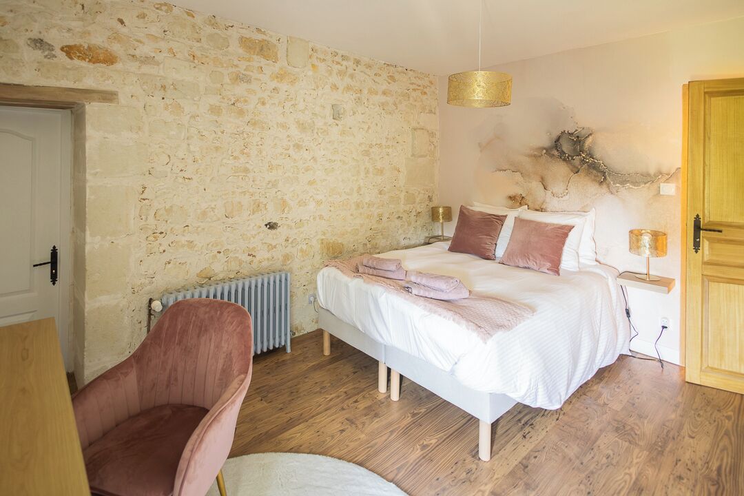 4 slaapkamers, een bureau, een strijkplank/strijkijzer, reisbedje