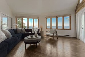 Smart TV, books - 4-BR Waterfront Turret Home (Solomons)