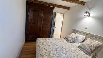 3 chambres, lit parapluie, Wi-Fi, draps fournis