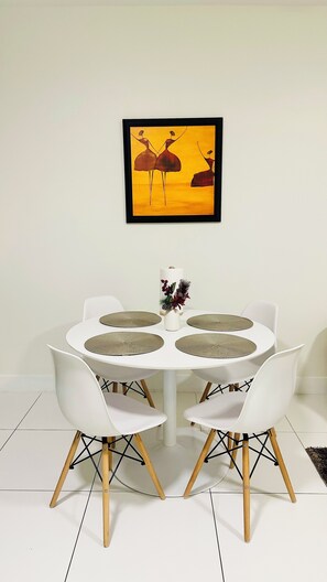 Dining - Blissful stay in Surrey suite 1 (Surrey)