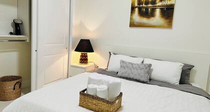 Blissful stay in Surrey suite 1