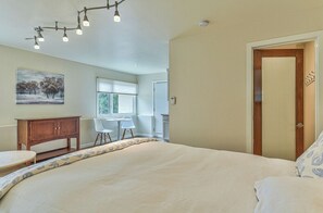 1 bedroom, desk, iron/ironing board, WiFi