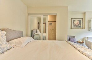 1 bedroom, desk, iron/ironing board, WiFi