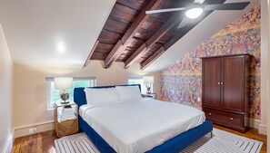 2 bedrooms, iron/ironing board, bed sheets