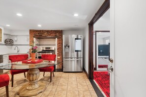 Dining - FIFA 2026 Chic 1-bedroom Minutes to NYC (Jersey City)