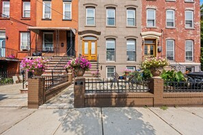 Exterior - FIFA 2026 Chic 1-bedroom Minutes to NYC (Jersey City)