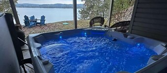 Lakehouse Escape – Pool Table + Theater