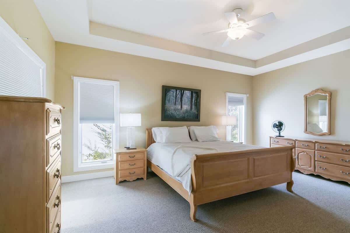 5 habitaciones, tabla de planchar con plancha, wifi y ropa de cama 