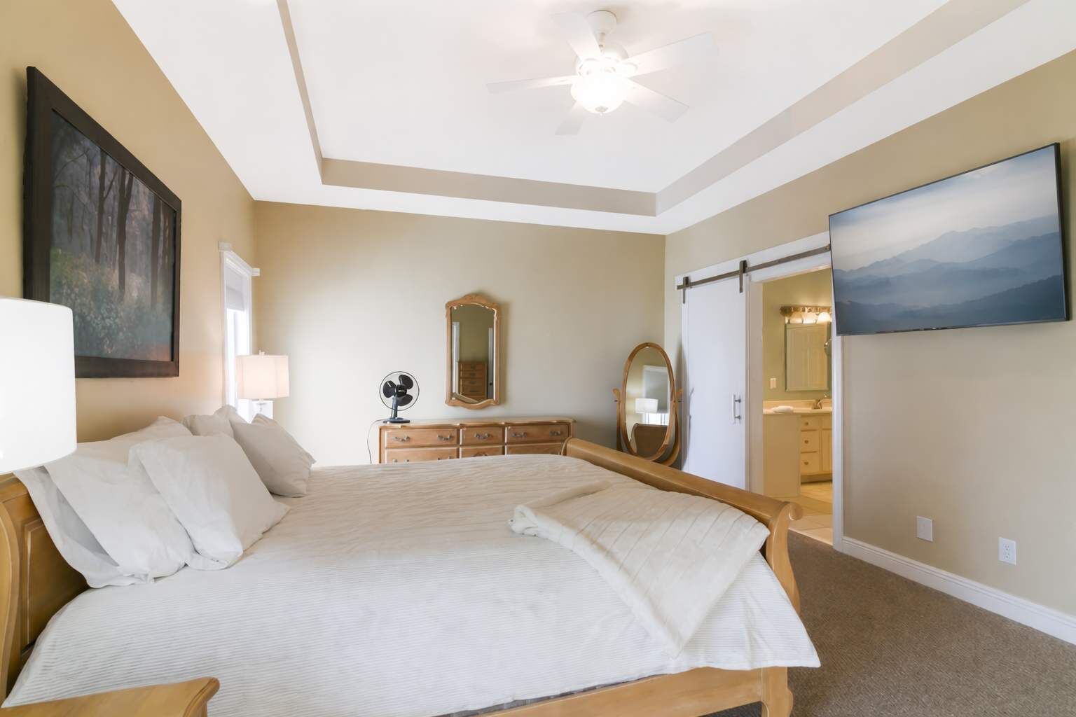 5 habitaciones, tabla de planchar con plancha, wifi y ropa de cama 