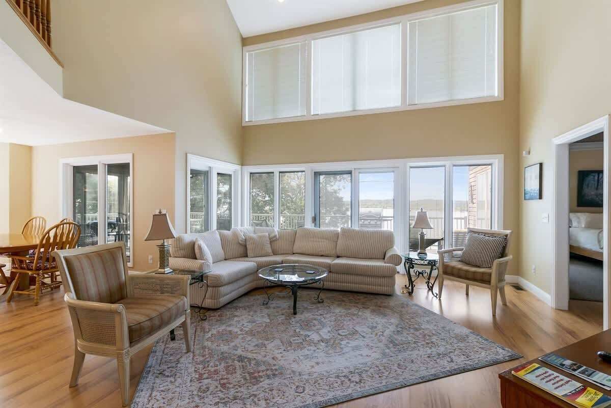 Televisión y chimenea 