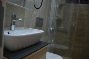 經濟客房 | 書桌