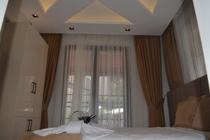 舒適雙人房 | 書桌