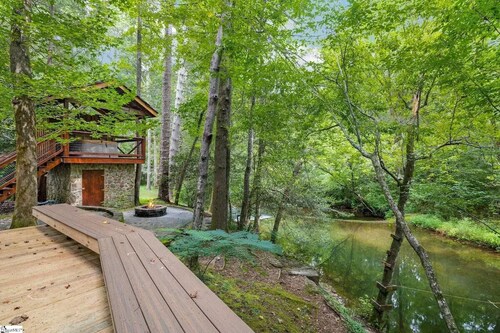 Luxury Riverfront Retreat with Hot Tub