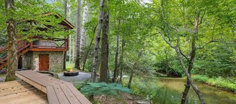 Luxury Riverfront Retreat with Hot Tub