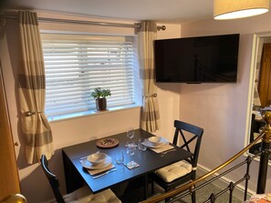 Dining - Cygnet Studio - Cozy retreat near historic Monmouth, castles and attractions. (Dingestow)