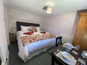 1 dormitorio, cuna de viaje, wifi gratis y ropa de cama