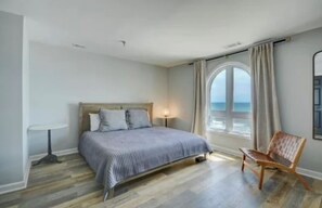 2 bedrooms, free WiFi, bed sheets - "Schooner Place"  2 bed/2.5 bath condo/ Villa Capriani in N Topsail (North Topsail Beach)