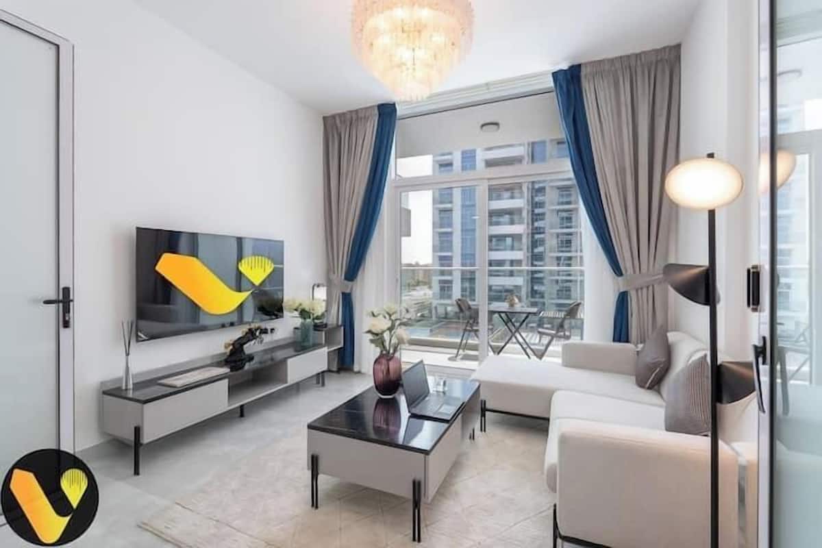Luxury-Apartment, Balkon, Poolblick | Wohnbereich