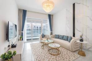 Apartamento exclusivo | Área de estar | TV de tela plana 65 polegadas com canais via satélite, TV, pebolim