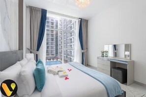 Lyxlägenhet - balkong - utsikt mot poolen | Strykjärn/strykbräda och gratis wi-fi