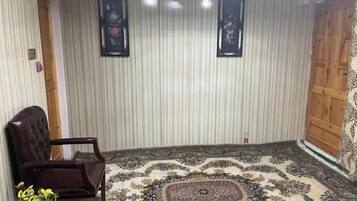 Kahden hengen deluxe-huone | Äänieristys, silitysrauta/-lauta, ilmainen Wi-Fi