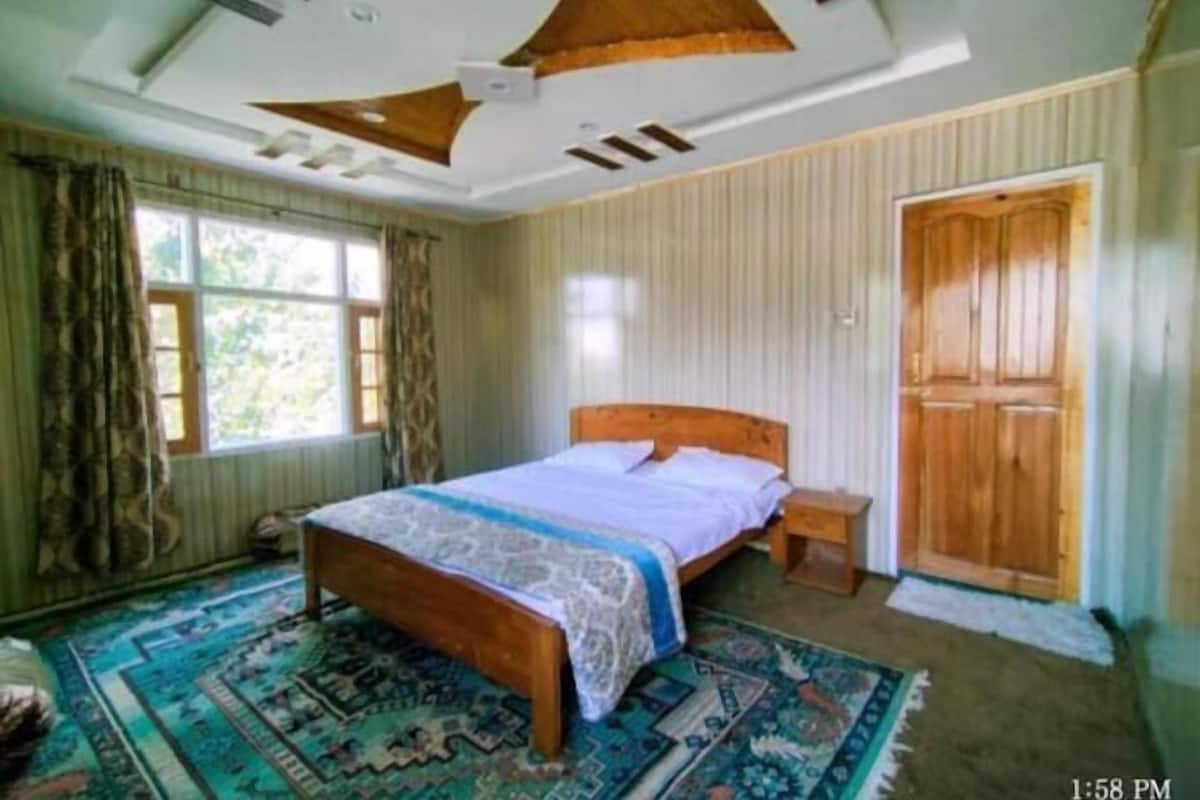 Deluxe Double Room | Soundproofing, iron/ironing board, free WiFi
