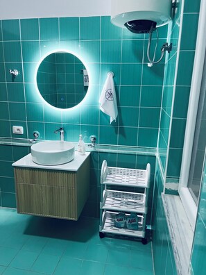 Dusche, Haartrockner, Bidet, Handtücher