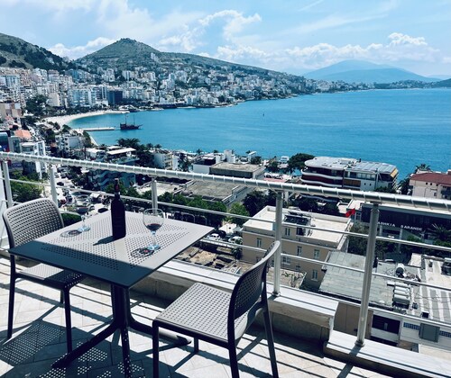 Seaside Serenity! Free Parking & Wifi // 2bed, 2bath // Beautiful View