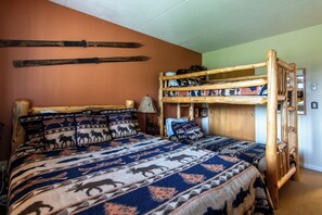 2 室のベッドルーム、アイロン / アイロン台、WiFi (無料)、ベッドシーツ