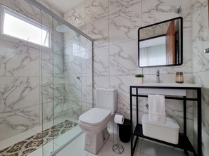 Comfort House, 3 Bedrooms, Private Pool | Bathroom