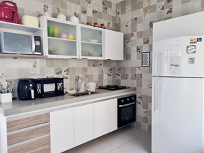 Comfort-talo, 3 makuuhuonetta, yksityinen uima-allas | Yksityinen keittiö | Mikroaaltouuni, uuni, tehosekoitin, keittoastiat/astiat/ruokailuvälineet