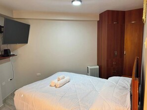 1 bedroom, in-room safe, iron/ironing board, free WiFi