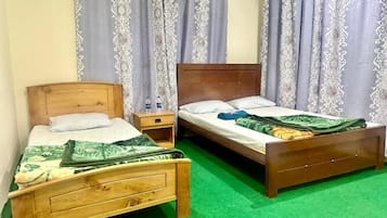 Habitación Deluxe doble | Sistema de insonorización, tabla de planchar con plancha, wifi gratis