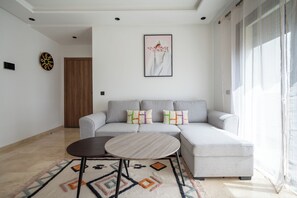 Smart TV - Elegant and Bright Studio (Casablanca)