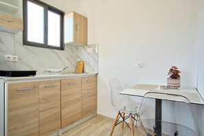 Fridge, microwave, stovetop, electric kettle