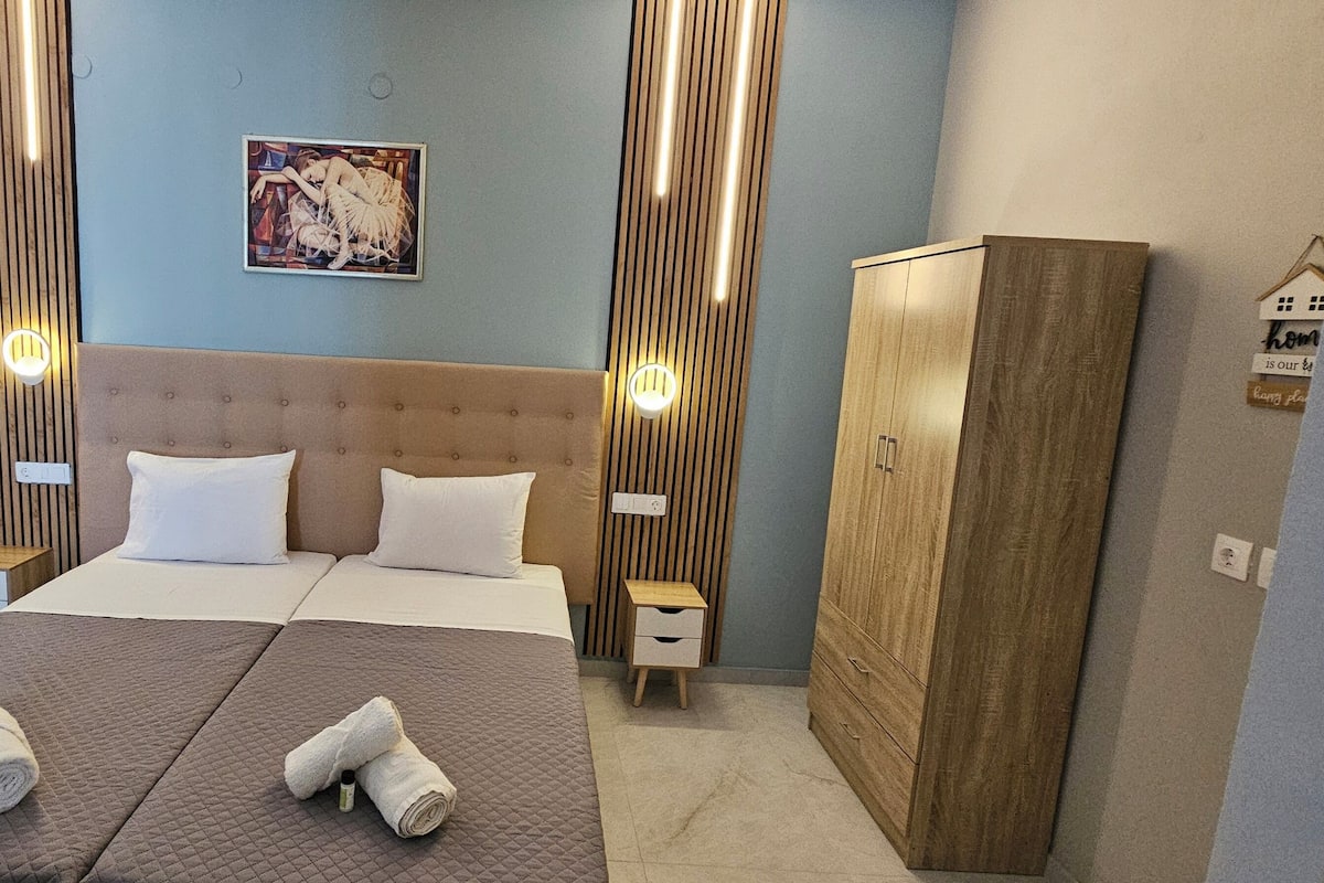 Luxury Apartment, Lanai, Courtyard View | Blackout drapes, soundproofing, iron/ironing board, free WiFi