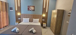 Luxe appartement, veranda, uitzicht op binnenplaats | Woonruimte | Een flatscreentelevisie