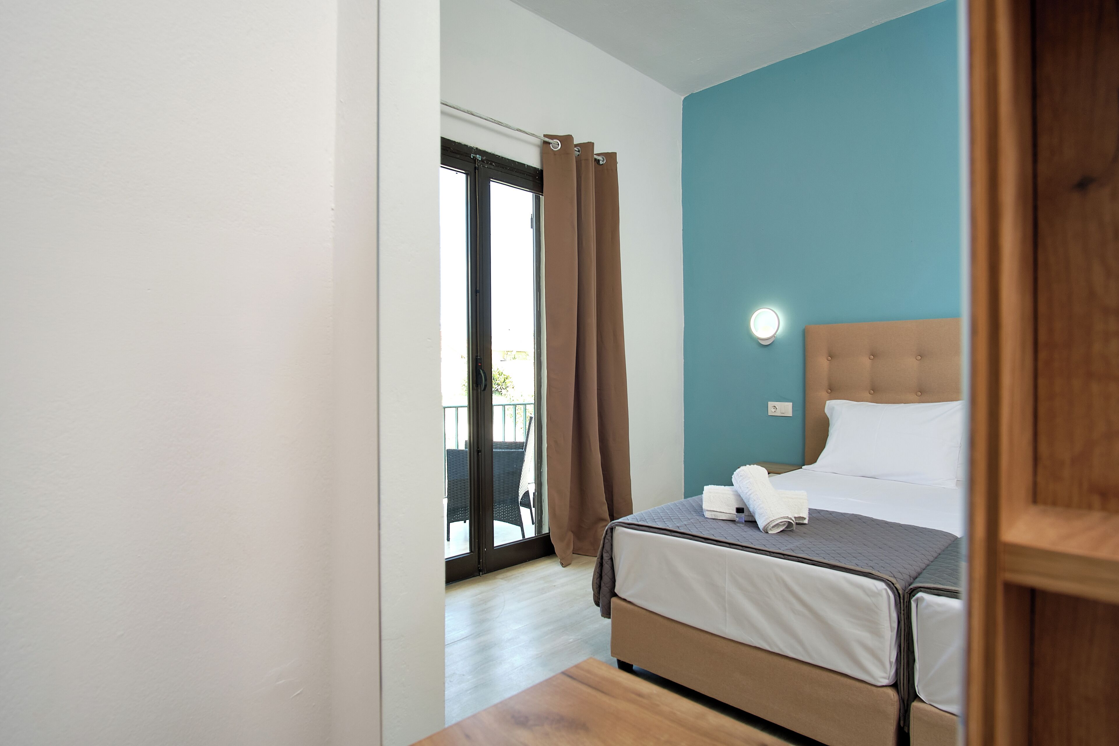 Blackout curtains, soundproofing, iron/ironing board, free WiFi