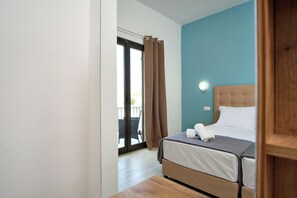 Blackout drapes, soundproofing, iron/ironing board, free WiFi - Sidari Escapes (Corfu)