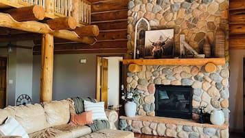 Smart-TV, Kamin, Bücher