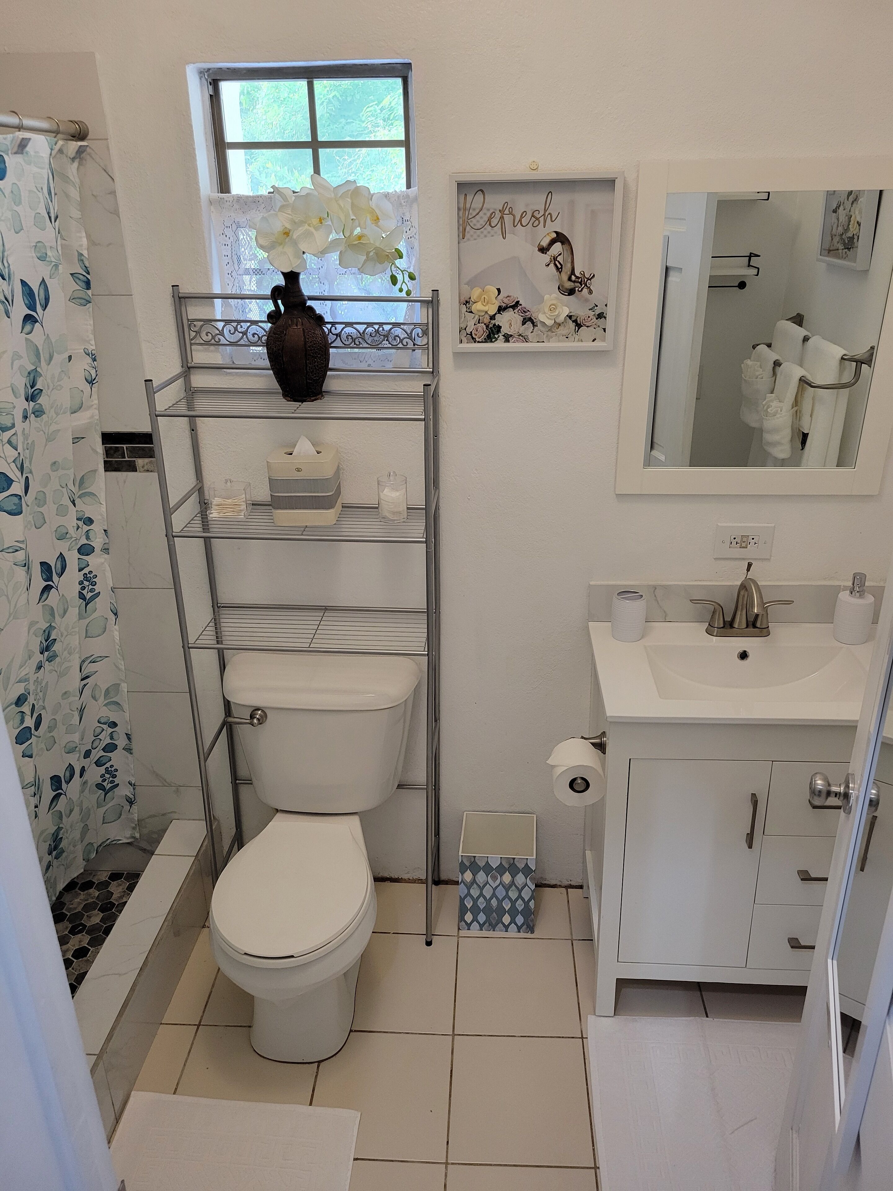 Dusche, Haartrockner, Handtücher, Seife