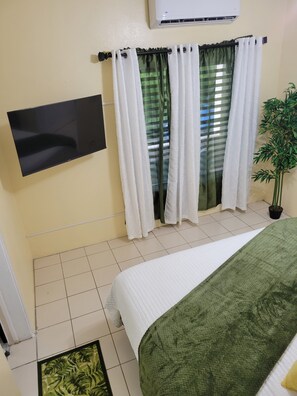 1 bedroom, iron/ironing board, free WiFi, bed sheets - Island Escape Charming/Quiet 1-BD/1BR Apt, AC, Wi-Fi. Washer/Dryer (Christiansted)