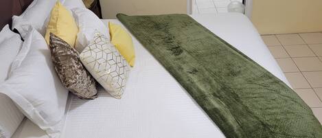 1 soverom, strykejern/-brett, wi-fi (inkludert) og sengetøy