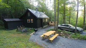 Outdoor dining - Cozy cabin in the Cherokee National Forest. (Del Rio)