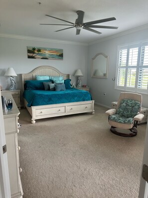 3 室のベッドルーム、デスク、アイロン / アイロン台、WiFi