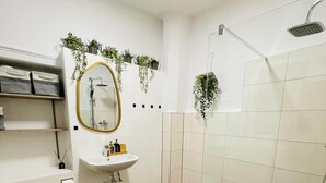 Free toiletries, soap, toilet paper