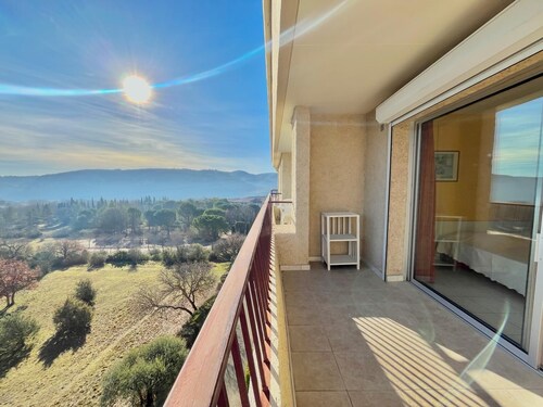 Large studio - magnificent unobstructed view - ideal for curists or holidaymakers