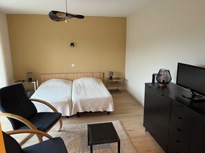 Iron/ironing board, free WiFi, bed sheets