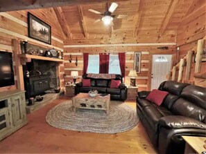 スマートテレビ、暖炉、書庫