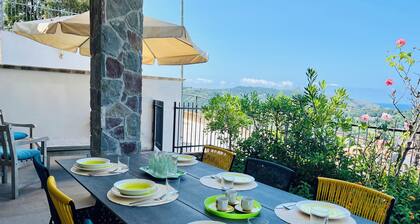 Renovated, modern and comfortable apartment, close to downtown and the sea